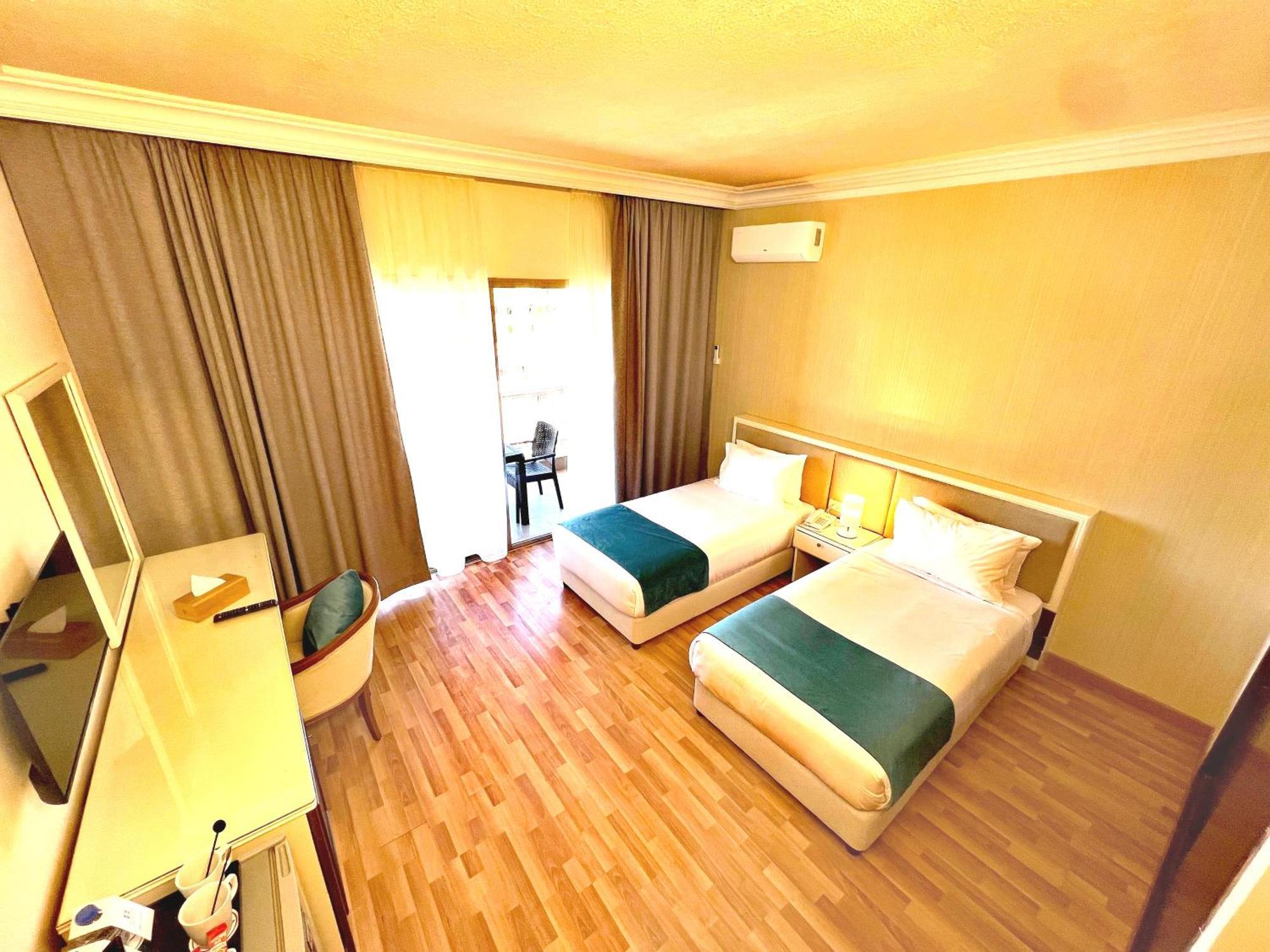 Hotel Mediterranee Beyrouth エクステリア 写真