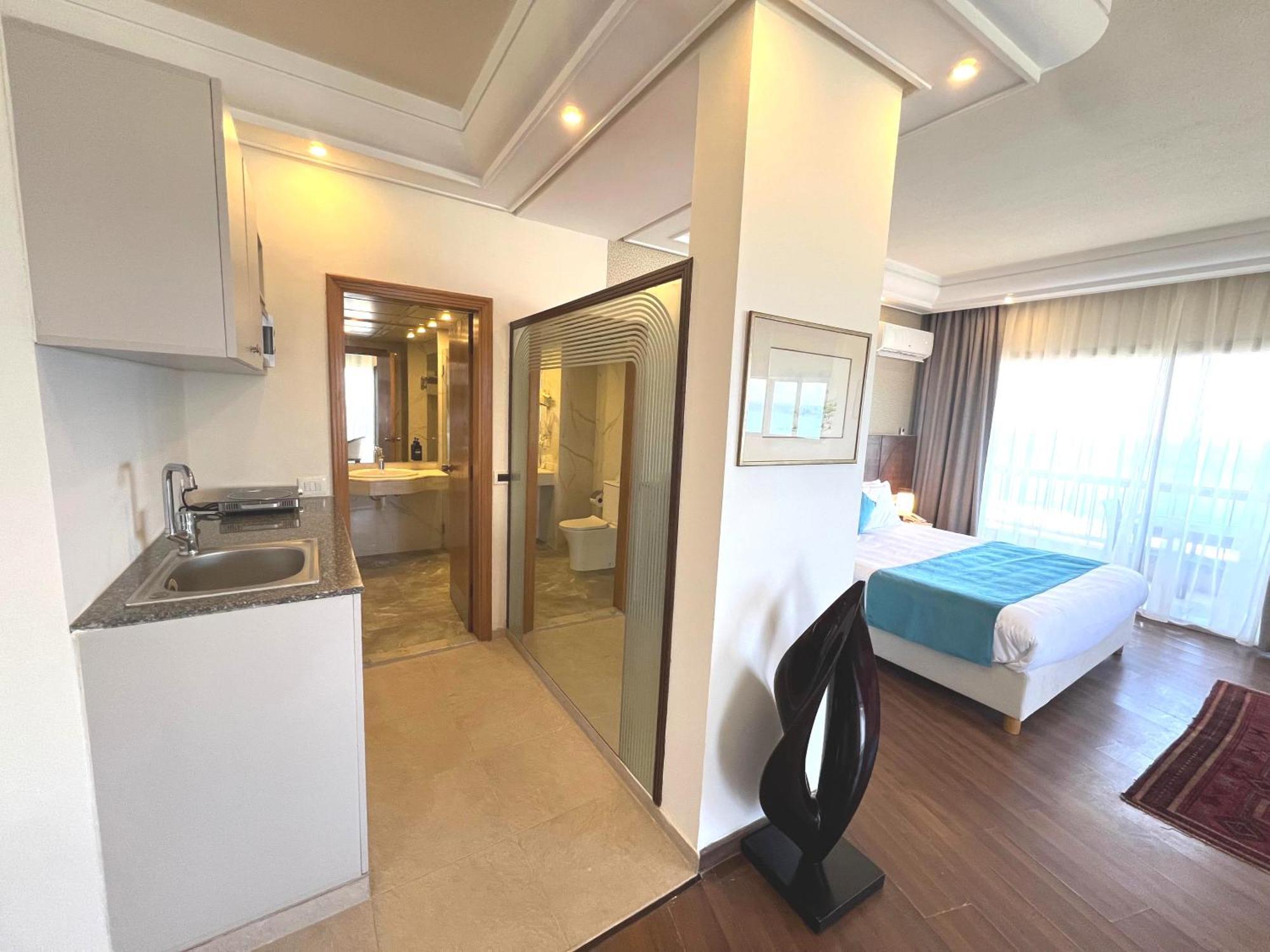Hotel Mediterranee Beyrouth エクステリア 写真